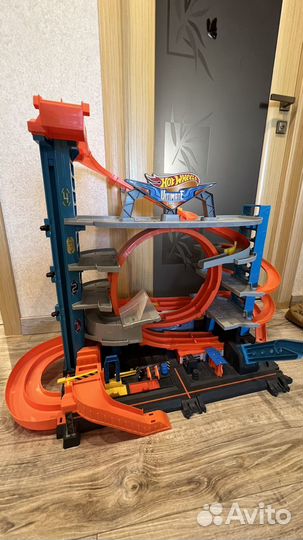 Парковка Hot wheels, гараж, акула