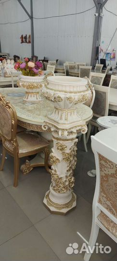 Колонны с вазами