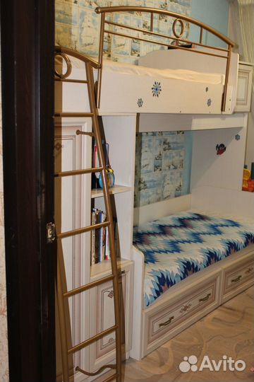 Продаю двух ярусную кровать