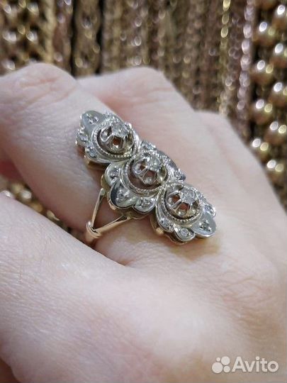 Золотое кольцо с бриллиантом