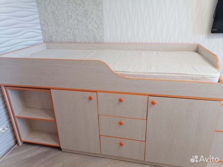 Кровать-чердак со столом