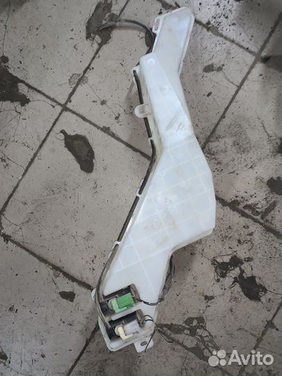 Бачок омывателя Mitsubishi Dingo cq2a