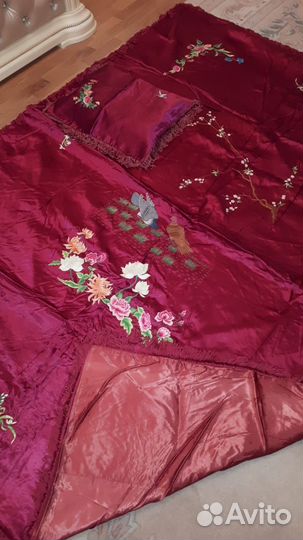 Покрывало + наволочка натур. шёлк с вышивкой ретро