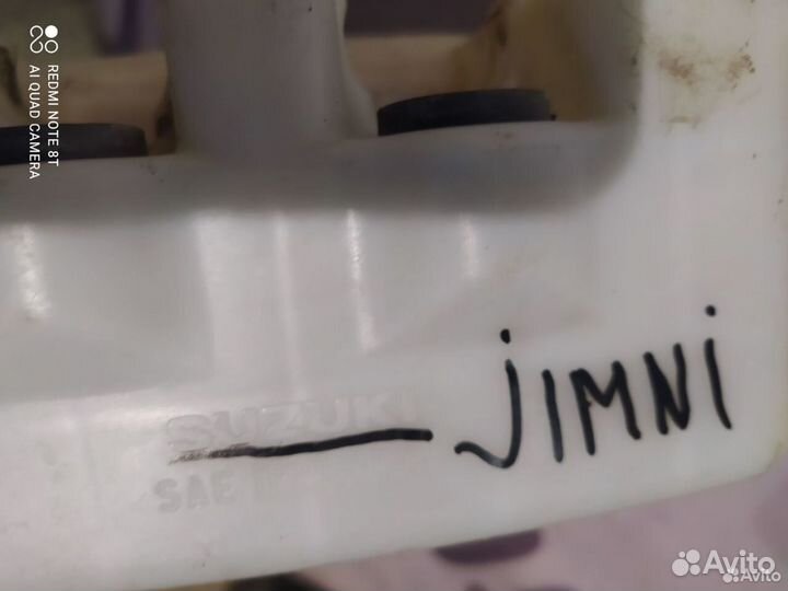 Бачок омывателя лобового стекла Suzuki Jimny 3