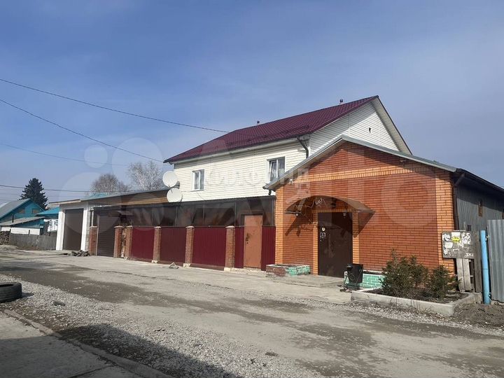 Коттедж 204 м² на участке 5,2 сот.