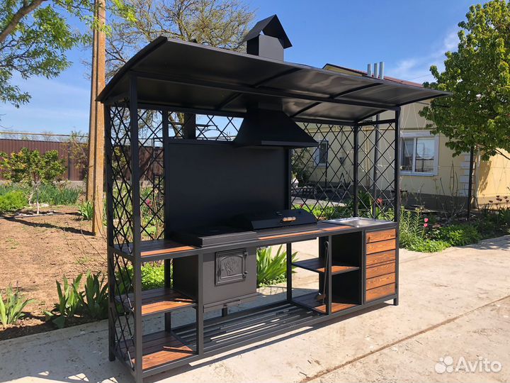 Мангал с крышей
