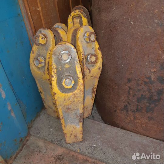 Коронки Клыки для Погрузчика