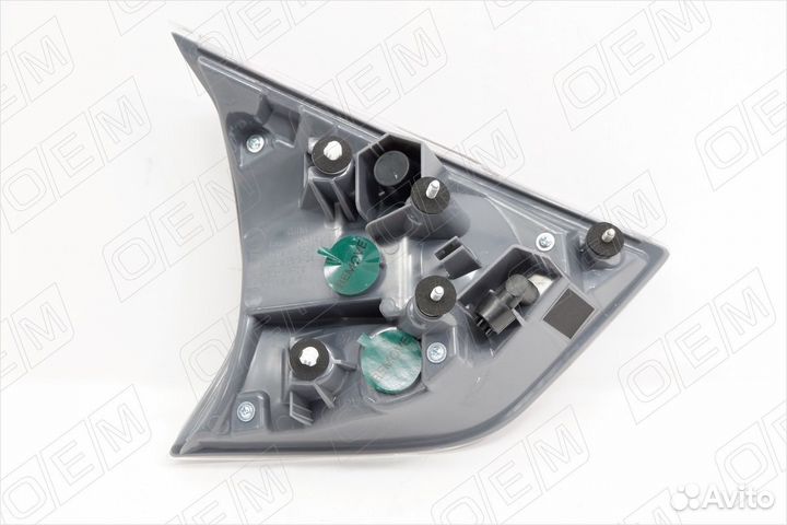 Фонарь правый задний в крышку багажника 691426