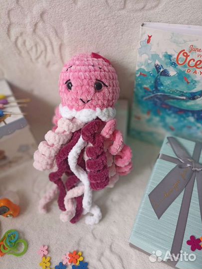 Вязаная игрушка медузка