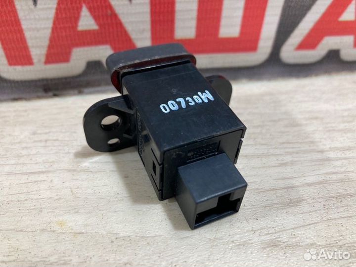 Кнопка аварийной сигнализации Chevrolet Cruze 2010