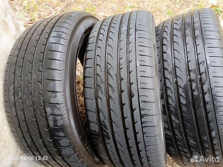 Yokohama BluEarth RV-02 215/55 R17 94V