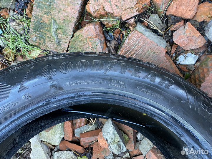 Goodyear UltraGrip Ice 235/55 R19 105T