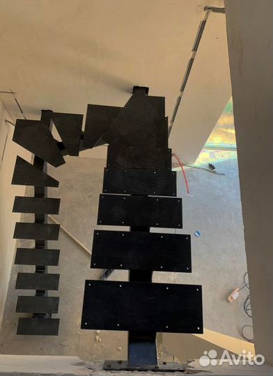 Прямая лестница на металлокаркасе