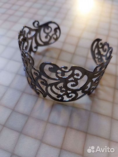 Браслеты и подвеска