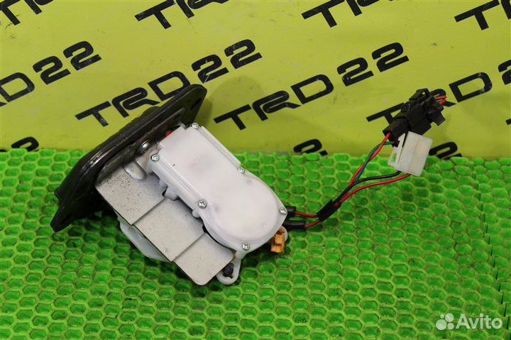 Замок багажника задний Mazda Bongo SK82MN F8