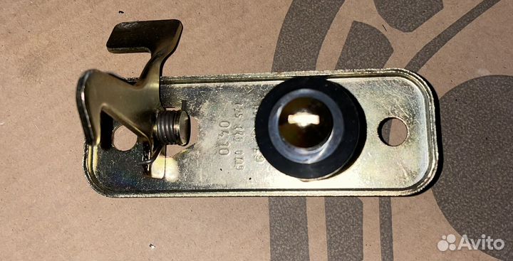 Замок капота Skoda Felicia/ Volkswagen Caddy