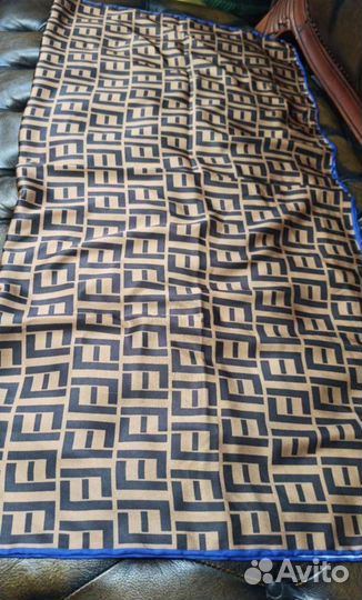 Платок шелковый 95см fendi ручной подгиб