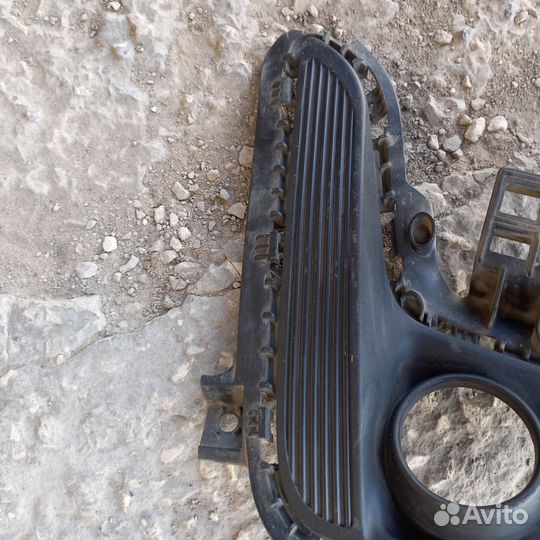 Окантовка птф передняя правая Kia Rio 4