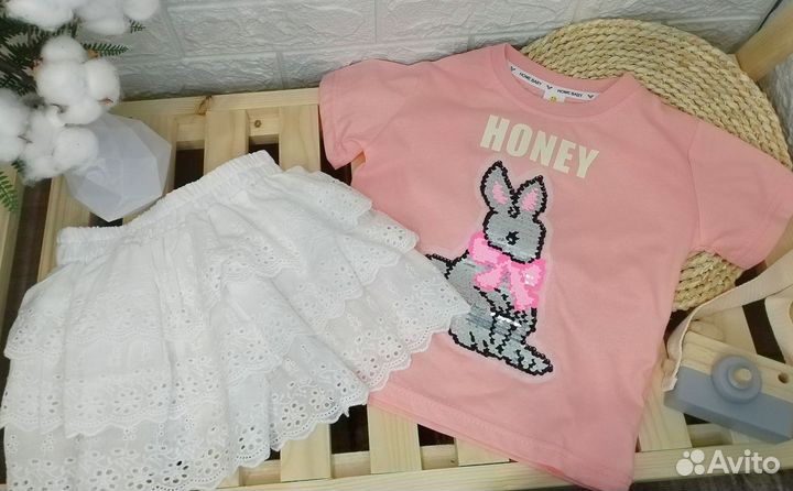 Костюм с шортами для девочки новый