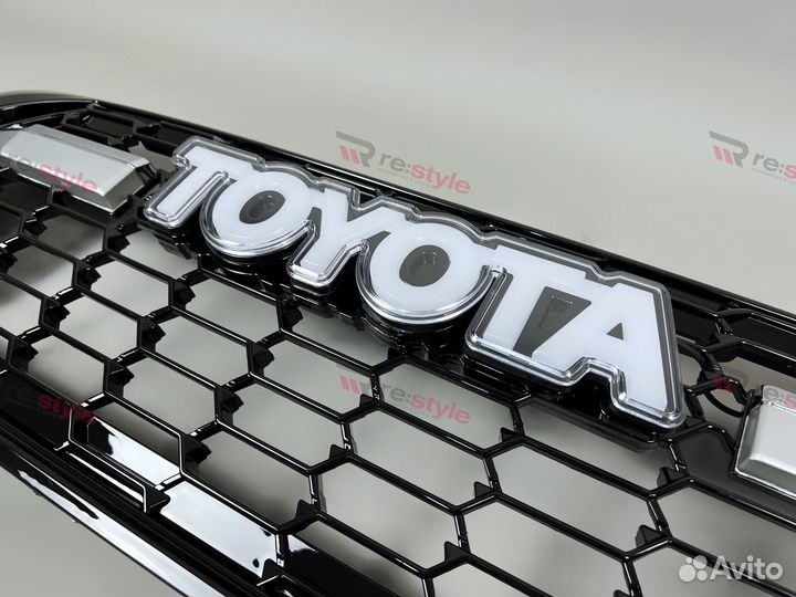 Решетка Toyota Land Cruiser 200 8-15 стиль 300 LED