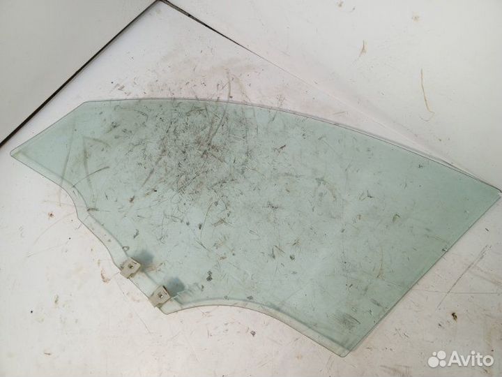 Стекло двери переднее правое Mazda 3 Z6 2008