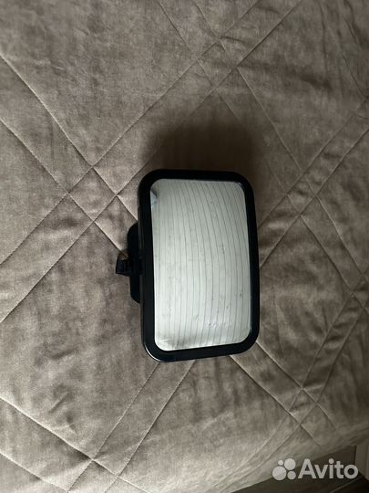 Зеркало для наблюдения за ребенком в автомобиле