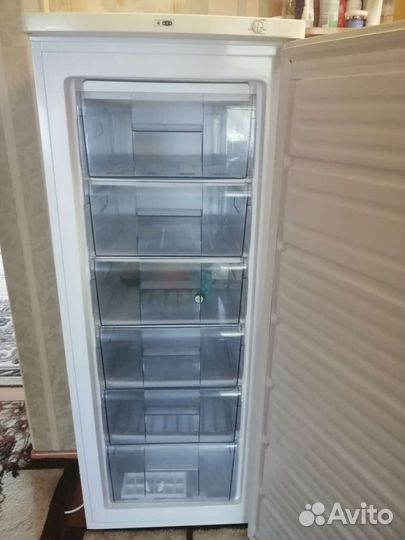 Морозильная камера Whirlpool