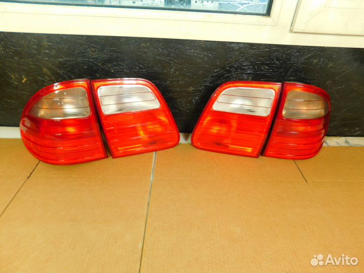 Фонари комплект на Mercedes E-Class S210 Wagon