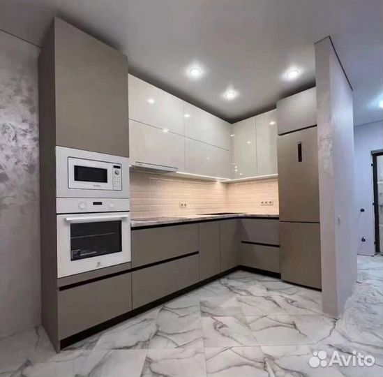 Кухня белая/глянец/ на заказ