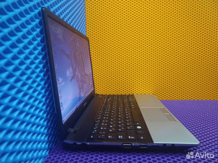 Игровой ноутбук Samsung i3 4ядра/8gb/SSD/2видео