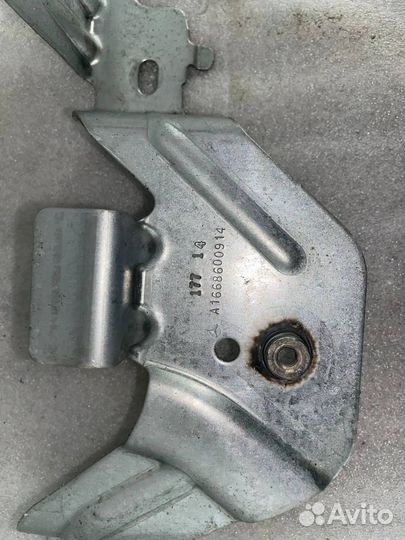 Кронштейн (крепление) левый Mercedes-Benz M-Класс