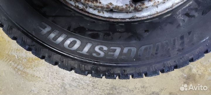 Bridgestone Blizzak Spike-01 205/70 R15 96T