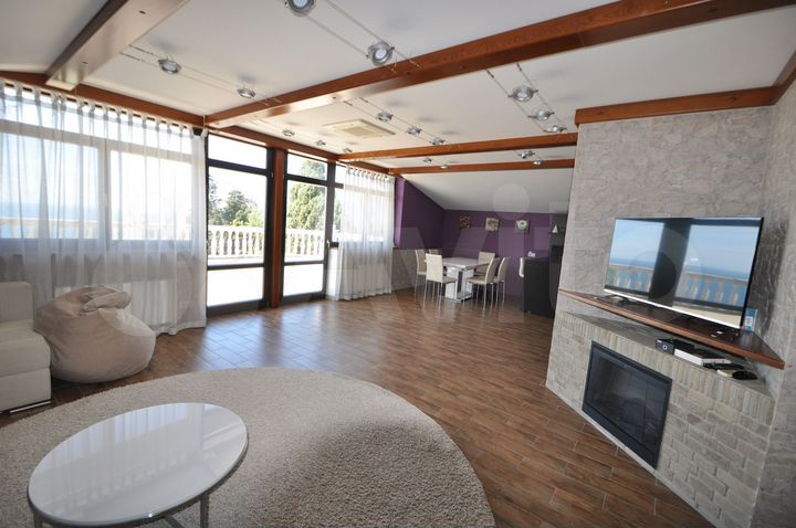 Дом 300 м² на участке 2 сот.