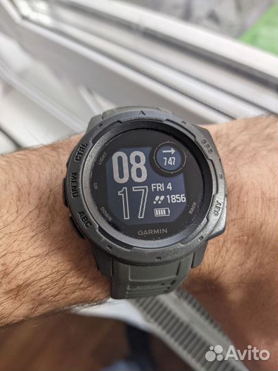 Часы garmin instinct