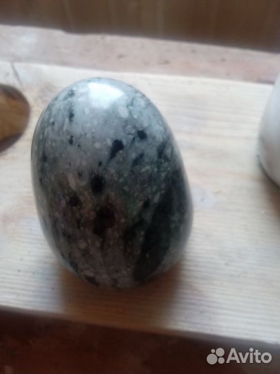 Яйцо из камня