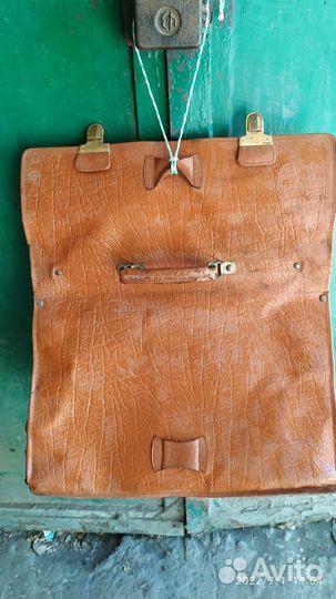 Старинный кожаный портфель