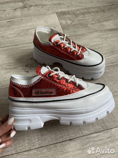 Кроссовки новые