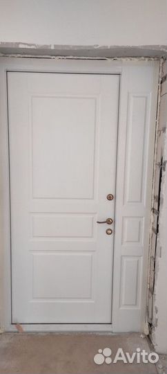 Дверь входная с зеркалом