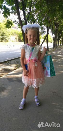 Платье нарядное для девочки 128