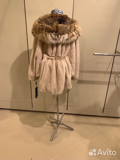 Шуба норковая с капюшоном из рыси размер 48-52