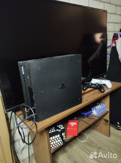 Play Station 4 pro 1tb