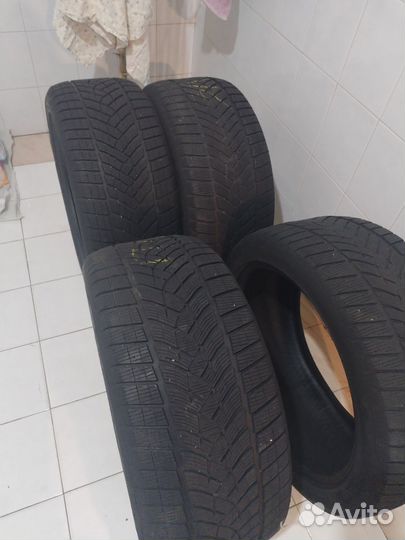 Goodyear UltraGrip 275/40 R20 106V