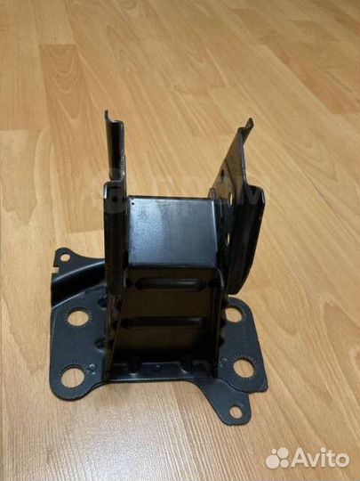 Кронштейн усилителя бампера передний 8Р0807133