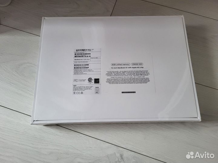 Apple MacBook Air (M2), экран 13.6