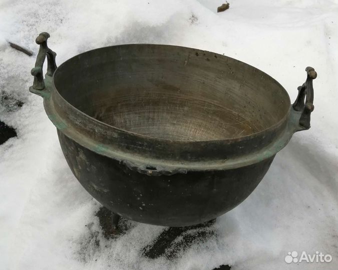 Старинный бронзовый котел