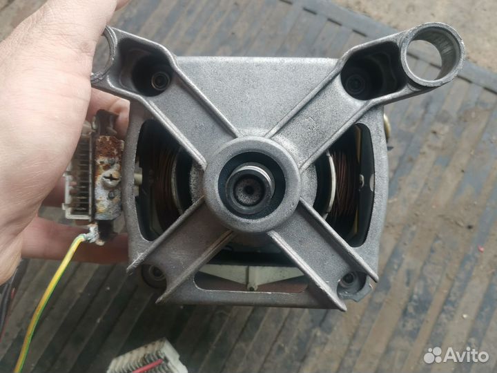 Двигататель стиральной машины