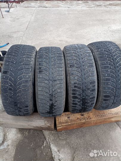 Bridgestone Blizzak Spike-01 275/65 R17 119T