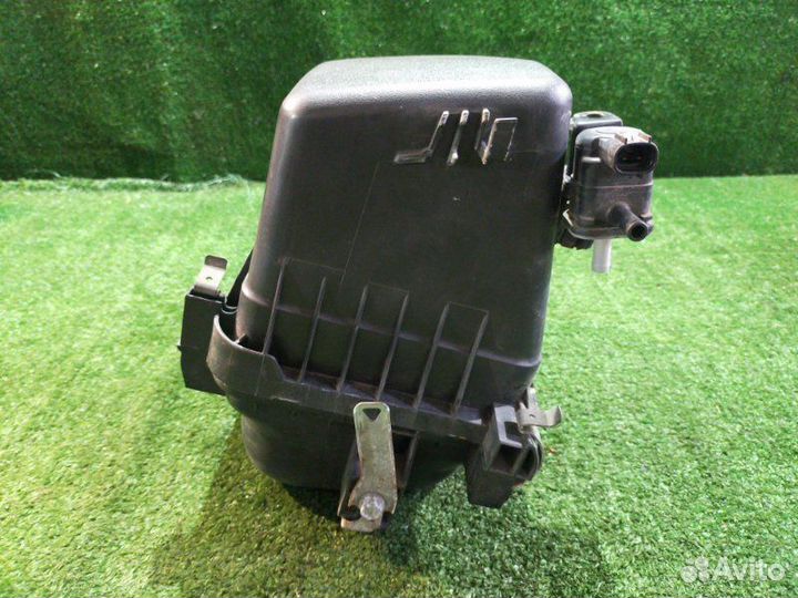 Корпус воздушного фильтра Toyota Corolla Fielder