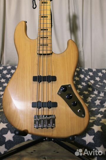 Jazz bass