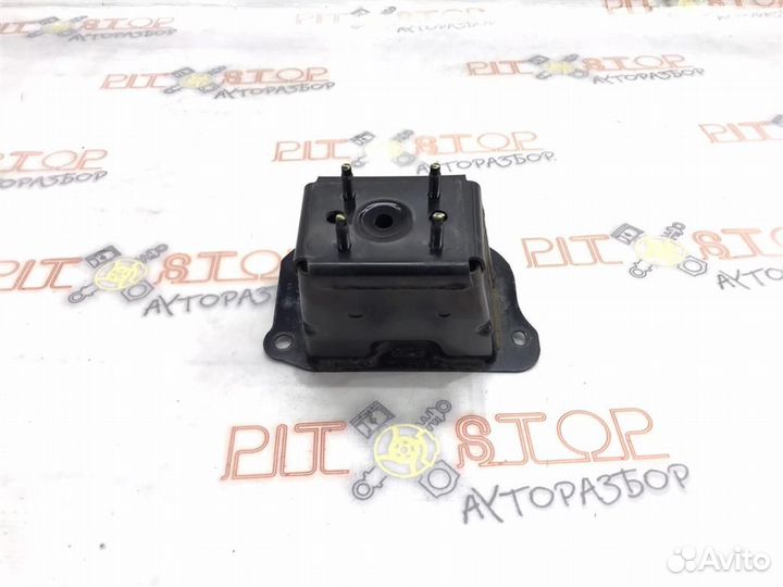 Кронштейн усилителя переденго бампера правый Niss